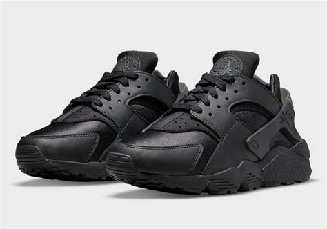 nike huarache adults.